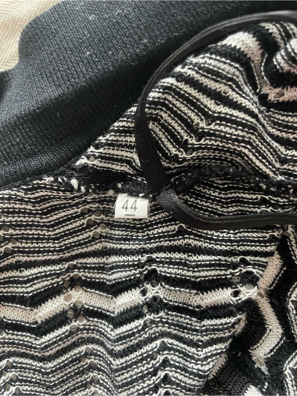 Missoni Black and White Zigzag Long-Sleeve Knit Dress - Picture 15 of 17